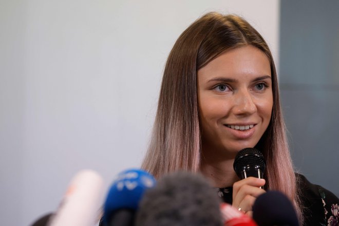 Kristina Timanovska med tiskovno konferenco v Varšavi. FOTO: Wojtek Radwanski/AFP