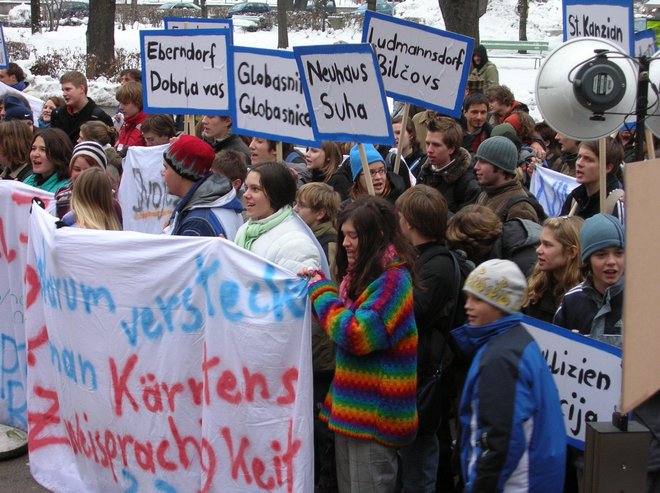 Protesti slovenske manjšine na avstrijskem Koroškem decembra 2005 FOTO: Ivan Lukan