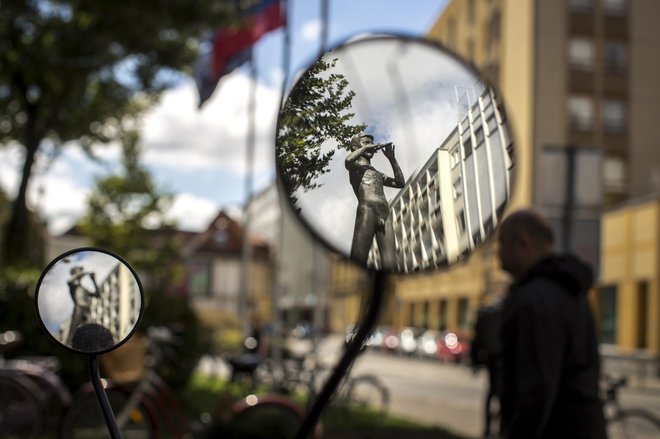 V programski svet, ki šteje 29 članov in o razrešitvah in imenovanjih odloča z najmanj 15 glasovi, kar 21 programskih svetnikov imenuje politika. FOTO: Voranc Vogel/Delo