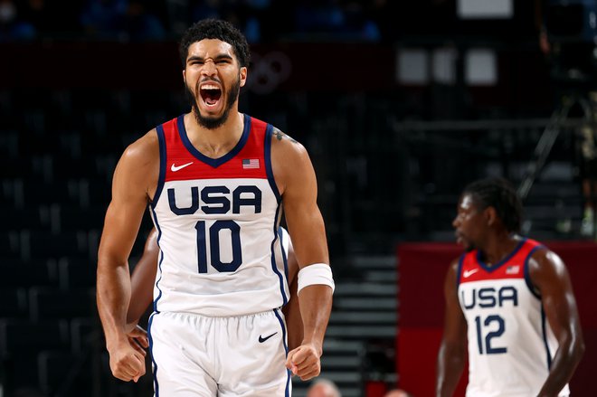 Jayson Tatum, zvezdnik Boston Celtics, je uspel z rojaki zabrisati boleč spomin na SP 2019, ko so Američani dosegli najslabšo uvrstitev v zgodovini. FOTO: Brian Snyder/Reuters