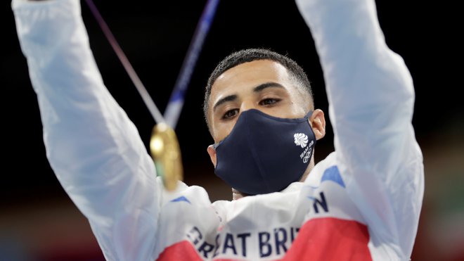 Galal Yafai proslavlja v dvorani Kokugikan. FOTO: Ueslei Marcelino/Reuters