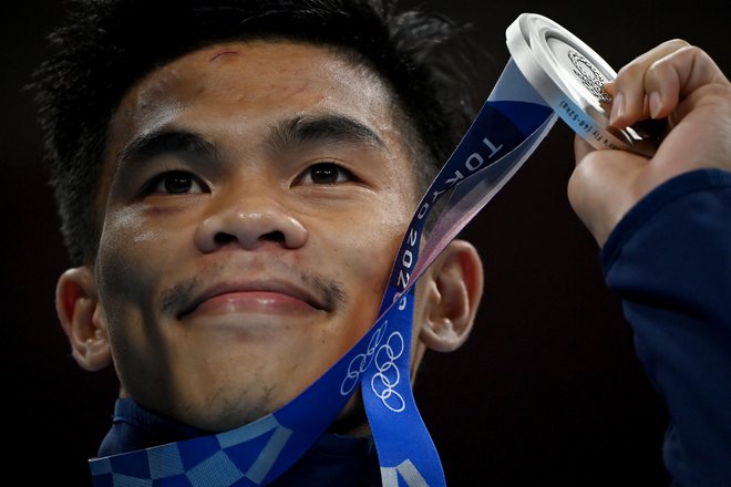 Filipinski junak Paalam z olimpijskim srebrom. FOTO: Luis Robayo/Reuters