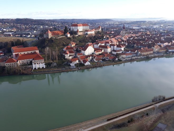 Pogled na mesto iz zraka FOTO: Branko Ambrožič