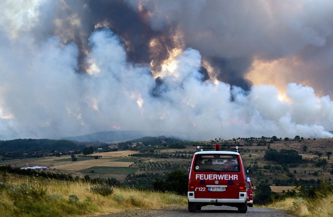 Razmere za širitev požara so še vedno zelo neugodne.&nbsp;FOTO: Arbnora Memeti/Afp