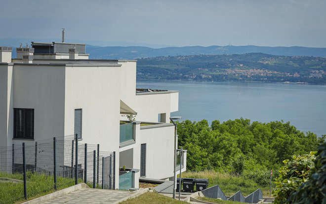 Cene v soseski Nokturno na Markovcu - za trisobno stanovanje - že presegajo 400.000 ervov. FOTO:  Jože Suhadolnik/delo