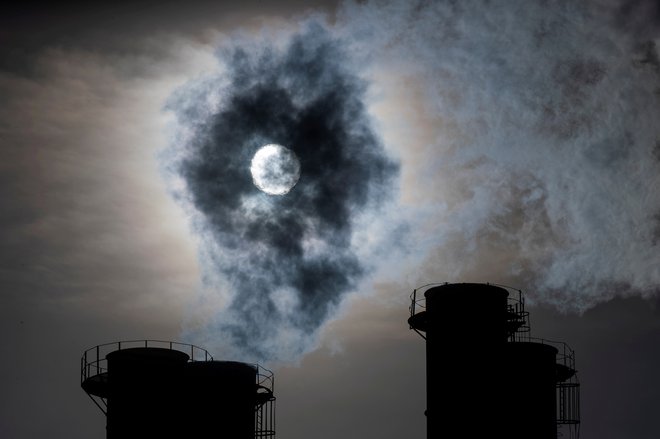 Globalne temperature bodo že okoli leta 2030, desetletje bolj zgodaj, kot je bilo predvideno pred le tremi leti, višje za 1,5 stopinje Celzija. FOTO: Maxim Shemetov/Reuters