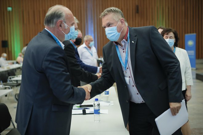 Ljubo Jasnič, predsednik stranke Desus, bo na zasedanjih stranke moral še preveriti, ali njegova stališča podpirajo tudi poslanci. FOTO: Uroš Hočevar