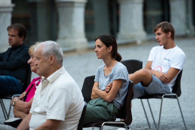 Lani so bili za nagrado nominirani Veronika Simoniti z zbirko&nbsp;Fugato, Ana Svetel z&nbsp;Dobro družbo&nbsp;in Zarja Vršič s&nbsp;Kozjeglavko, nagrado pa je prejel Sergej Curanović za Plavalca.&nbsp;FOTO: promocijsko gradivo