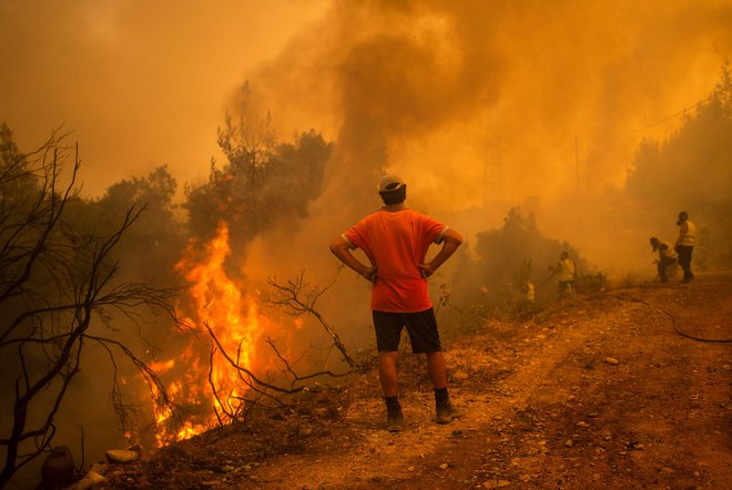 Prizori z drugega največjega otoka v Grčiji. FOTO: Angelos Tzortzinis/AFP