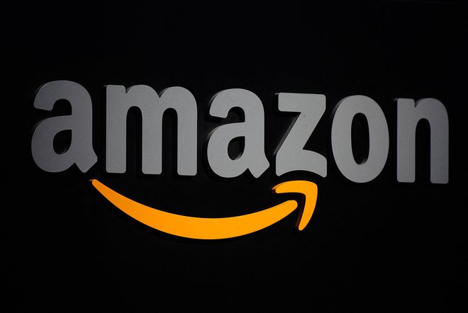 Spletni trgovec Amazon popustil. FOTO: Emmanuel Dunand/Afp