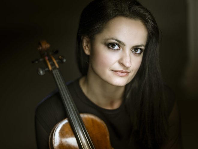 Lana Trotovšek je za lansko izvedbo Beethovnovih sonat za violino in klavir z Mario Canyigueral prejela nagrado Prešernovega sklada za leto 2021. Foto Peter Searle