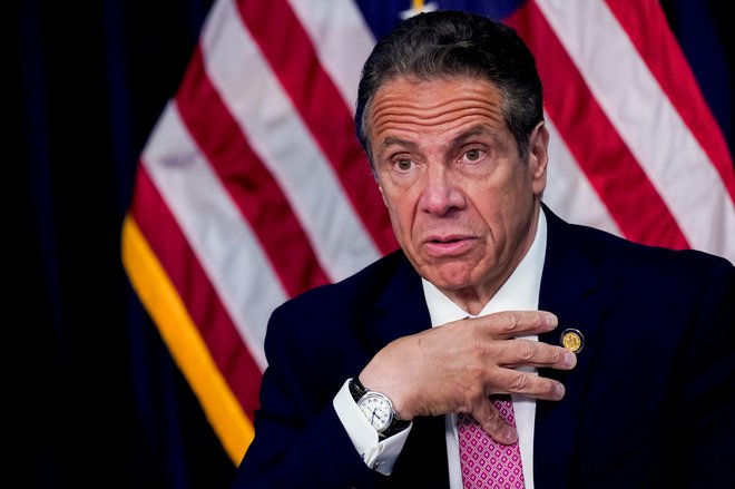 Andrew Cuomo še vedno trdi, da ni storil nič spornega. FOTO: Mary Altaffer/REUTERS