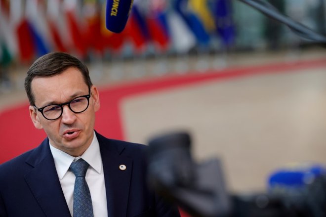 Le Premier ministre polonais Mateusz Morawiecki a réclamé mardi l'éviction du chef de file de l'une des formations membres de sa coalition gouvernementale. /Photo prise le 25 juin 2021/REUTERS/Olivier Matthys