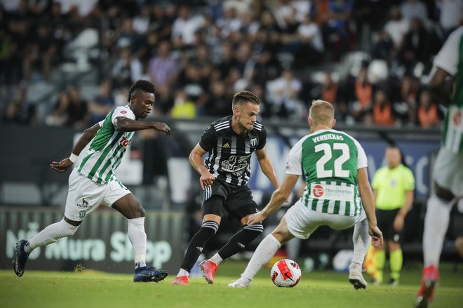 Nogometaši v črno-belih dresih so se močno trudili zabiti vsaj en gol. FOTO; Uroš Hočevar/Kolektiff