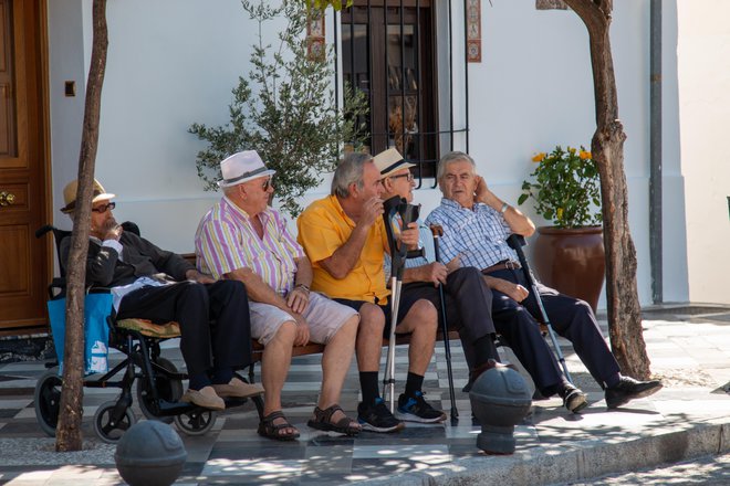 Iniciativi za zaščito večernih klepetov na prostem se pridružujejo tudi druge španske občine. FOTO: Shutterstock