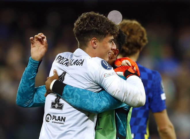 Kepa Arrizabalaga se je iz rezervista prelevil v velikega junaka Chelseajeve zmage v superpokalu. FOTO: Jason Cairnduff/Reuters