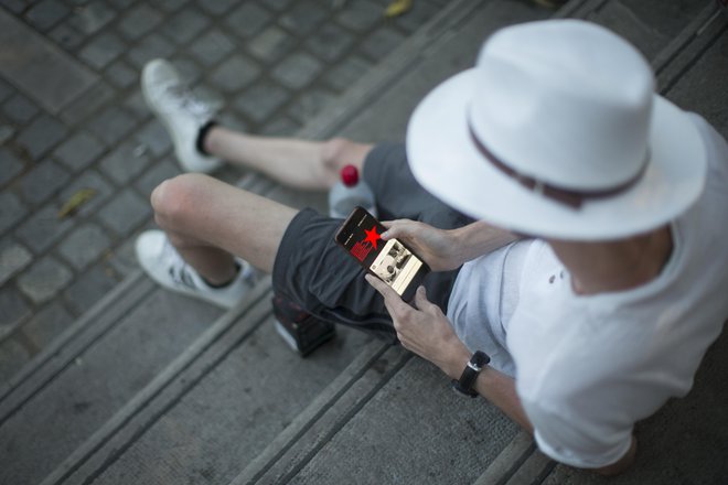 Zakaj bi se zaradi različnih mnenj jezili drug na drugega? Foto: Jure Eržen