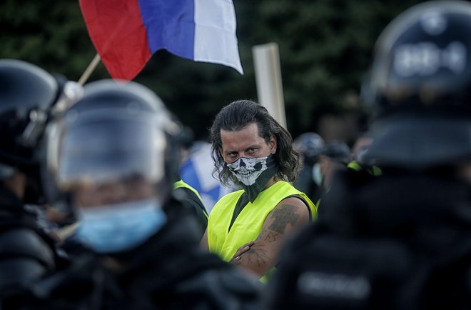 Če nekaj zapišeš na twitterju, to vpliva na ljudi, družbo, svet. FOTO: Blaž Samec/Delo