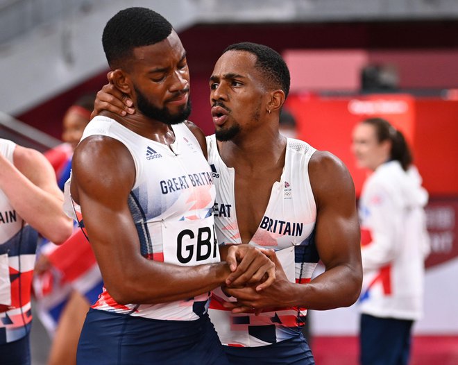 Dopinško osumljeni Chijindu Ujah, desno, bi lahko Veliko Britanijo stal srebrnega odličja. FOTO: Dylan Martinez/Reuters