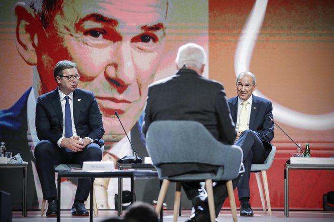 Lanski blejski strateški forum je zaznamovalo predvsem osrednje omizje, na katerem sta sodelovala srbski predsednik Aleksandar Vučić in slovenski premier Janez Janša. Foto Uroš Hočevar