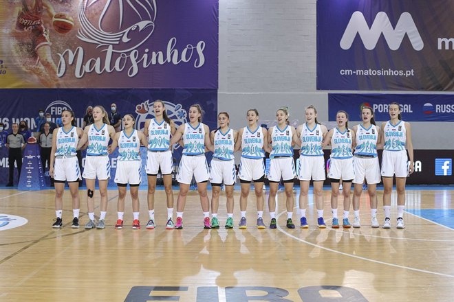 Slovenska ženska košarkarska reprezentanca do 16 let. FOTO: Facebook KZS