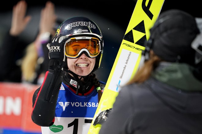 Urša Bogataj je v letošnjem poletju nepremagljiva. FOTO: Georg Hochmuth/AFP