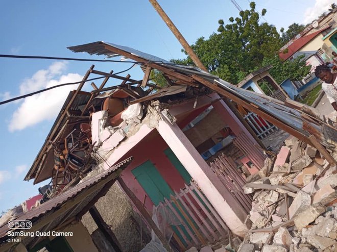 Haiti, najrevnejšo državo na zahodni hemisferi, pogosto stresejo močni potresni sunki. FOTO: Patrick Gaspard/Twitter