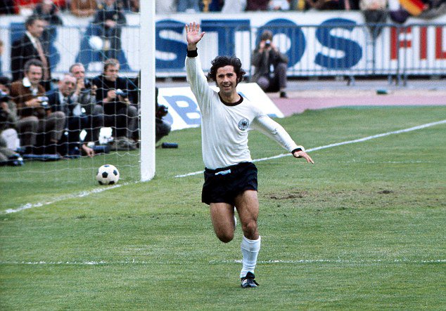 Zadetke je Gerd Müller (na fotografiji) dosegal kot po tekočem traku. FOTO: Colorsport/Mike Wall