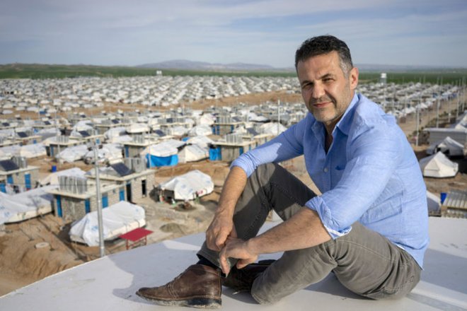 »Ne pozabite na afganistanski narod, ne dovolite, da bi trpel v anonimnosti in osamljenosti,« je pozval svet afganistansko-­ameriški pisatelj Khaled Hosseini. FOTO:UNHCR