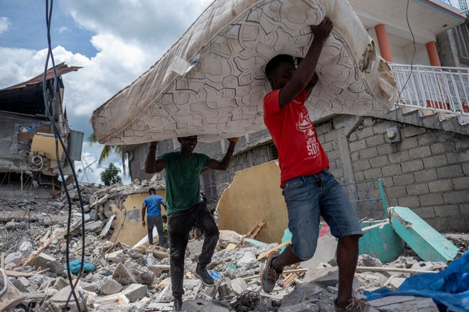 Haiti je v soboto streslo ob 8.30 uri z magnitudo 7,2. FOTO:&nbsp;Ricardo Arduengo/Reuters