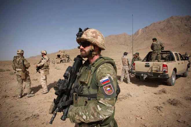 V sedemnajstih letih se je v Afganistanu izmenjalo 1400 slovenskih vojakov. FOTO: Jure Eržen/Delo