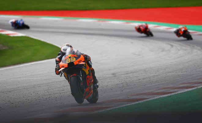 Brad Binder je najbolje obvladal nemogoče razmere na nedeljski dirki. FOTO: Borut Živulovič/Reuters