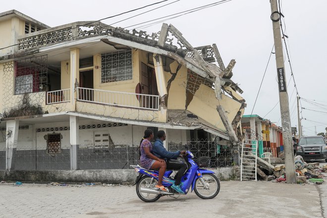 Potres z magnitudo 7,2 je razdejal Haiti. FOTO: Henry Romero/Reuters