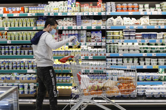 Mleko in mlečni izdelki spadajo med osnovne skupine živil v človekovi prehrani. FOTO: Leon Vidic/Delo