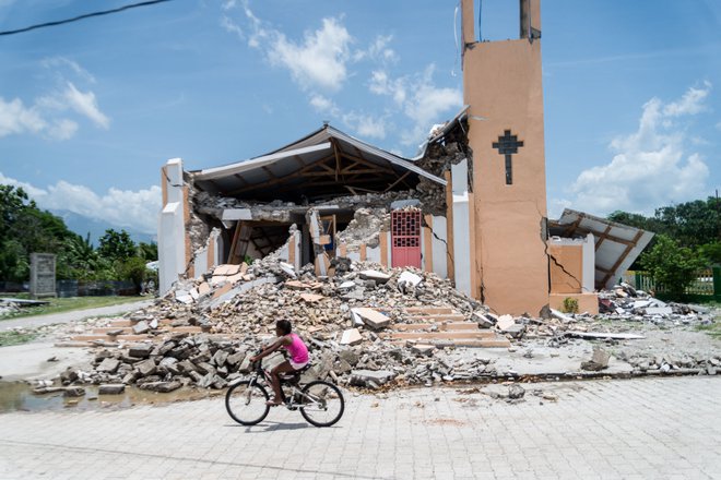 Uničena cerkev sv. Ane v okrožju Chardonnieres. FOTO: Reginald Louissaint/AFP