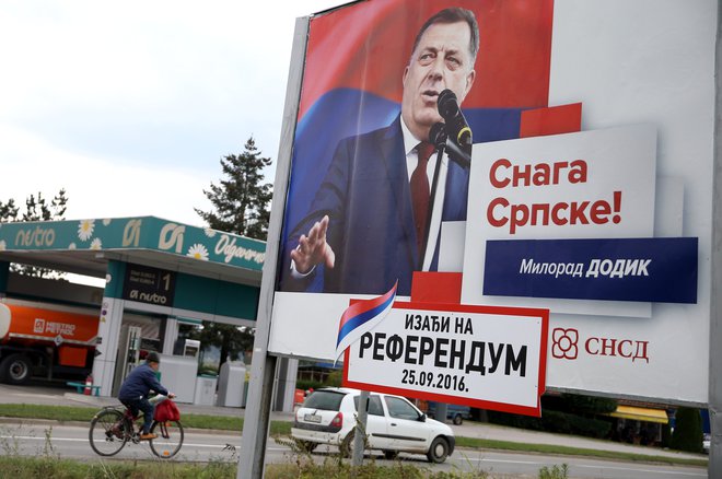 Tudi z referendumom iz leta 2016 si je Milorad Dodik prislužil kazensko ovadbo, a tako kot iz preostalih petih tudi iz te ni bilo obtožnice in pozneje obsodbe. Foto Reuters