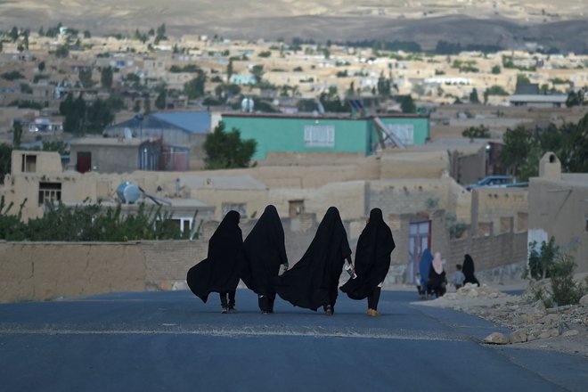 Afganistanske ženske tik pred vkorakanjem talibov. FOTO: Wakil Kohsar/AFP