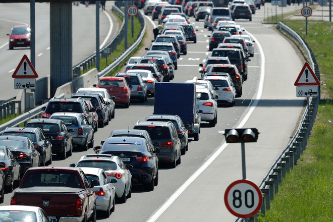 Danes bo promet močno povečan na mejhnih prehodih s Hrvaško pri vstopu v Slovenijo ter na cestah in mejnih prehodih proti Avstriji. FOTO: Uroš Hočevar