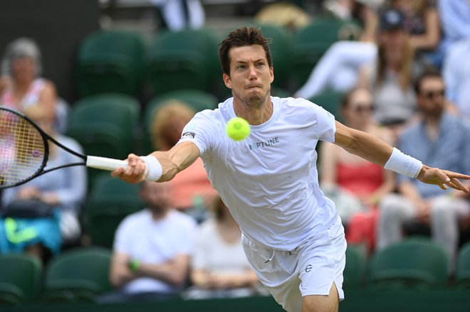 Aljaž Bedene je letos v Wimbledonu igral na visoki ravni, po vrnitvi iz Londona pa so se zanj začele zdravstvene težave. FOTO: Glyn Kirk/AFP
