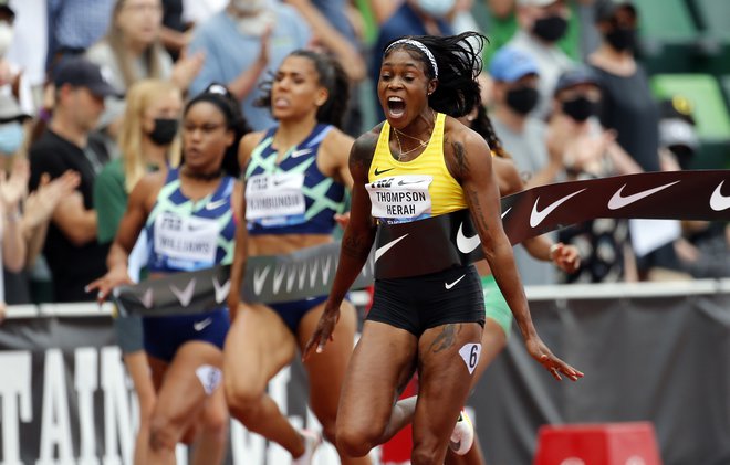 Elaine Thompson-Herah (na fotografiji desno) je navdušila z imenitnim sprintom v Eugenu. FOTO: Jonathan Ferrey/AFP