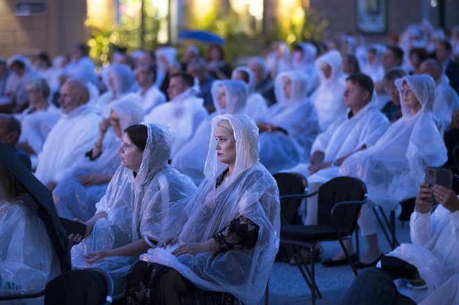 Obiskovalci večernega koncerta Festivala Ljubljana so morali izpolnjevati pogoj PCT. Foto: Jure Eržen/Delo