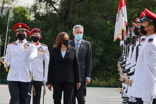 Cilj azijske turneje ameriške podpredsednice Kamale Harris je, da bi to območje umirila s trditvami, da ZDA še naprej skrbijo za njegovo varnost. Toda prizori iz Afganistana močno pretresajo zaupanje Azije v ameriško moč. FOTO: Evelyn Hockstein/AFP