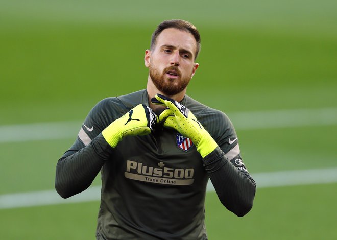 Jan Oblak, nazadnje z Atleticom španski prvak, seveda ostaja močan adut v slovenskih vratih. FOTO: Marcelo Del Pozo/Reuters