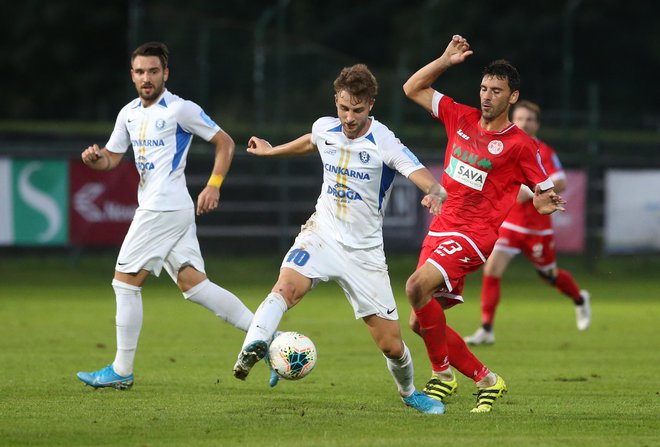 Jakob Novak je bil pred dvema letoma s Celjem državni nogometni prvak, zdaj pa bo 23-letni zvezni igralec kariero nadaljeval v Turčiji. FOTO: Tadej Regent