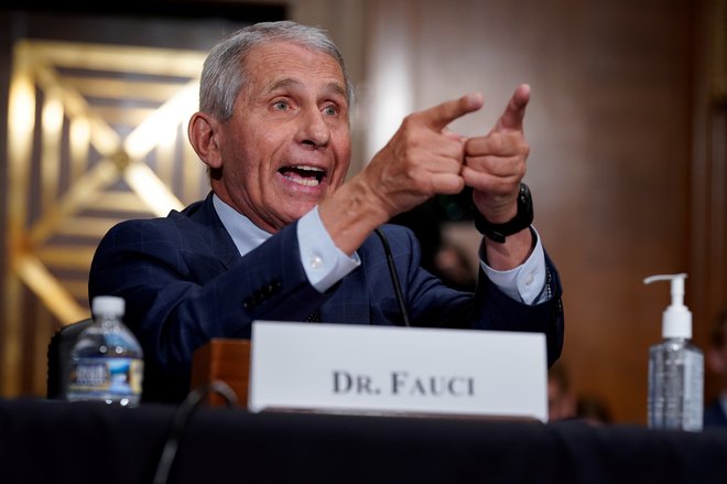 Anthony Fauci vidi luč na koncu predora, če bodo Američani naredili vse, da bodo preprečili zastoj pri cepljenju. FOTO: Reuters