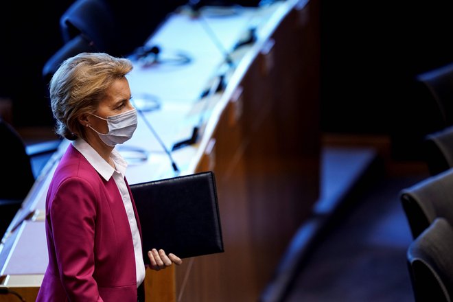 Predsednica evropske komisije Ursula von der Leyen je v pismu predsedniku evropskega parlamenta Davidu Sassoliju pojasnila, da pri uporabi uredbe ni omejitev. Foto Kenzo Tribouillard/AFP