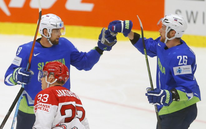 Za slovenske hokejiste bo že današnja tekma z Danci izjemno pomembna. FOTO: Laszlo Balogh/Reuters