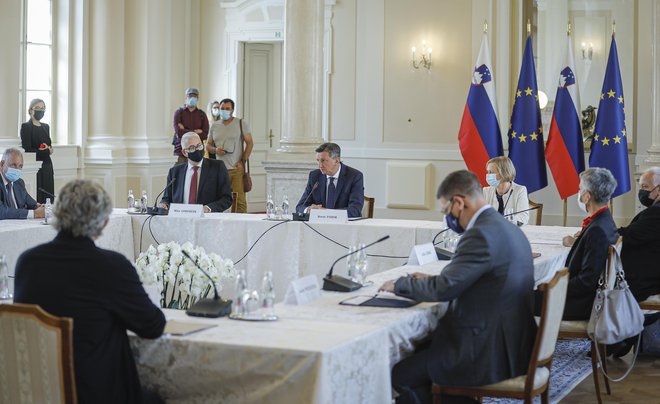 Predstavniki sindikatov, delodajalcev in vlade so na srečanju pri predsedniku republike Borutu Pahorju izrazili pripravljenost za obuditev Ekonomsko-socialnega sveta. FOTO: Jože Suhadolnik/Delo