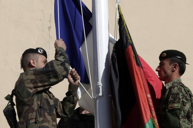Dokončno vojaško, ne pa tudi iz civilnih misij, se je Francija umaknila iz Afganistana konec leta 2014 pod Françoisom Hollandom. Že prej je svoje enote delno poklical domov predhodnik Nicolas Sarkozy. Foto Reuters/Eric Gaillard