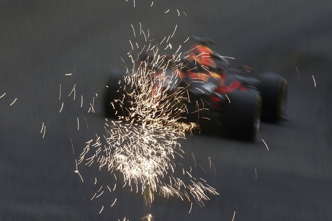 Tudi v Belgiji se iskri za Letečim Holandcem Maxom Verstappnom. FOTO: Christian Hartmann/Reuters